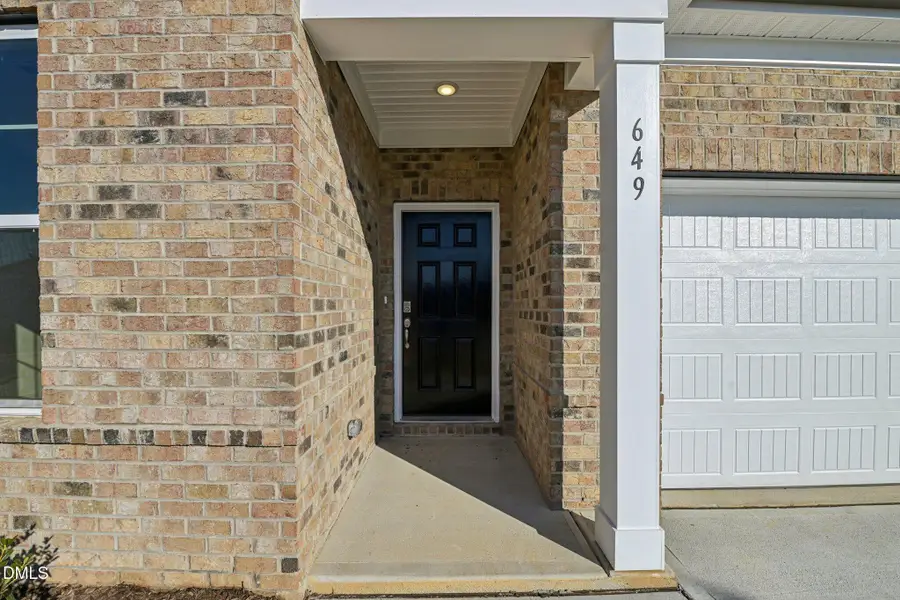 4-web-or-mls-Hipwood Dr-S2901-004