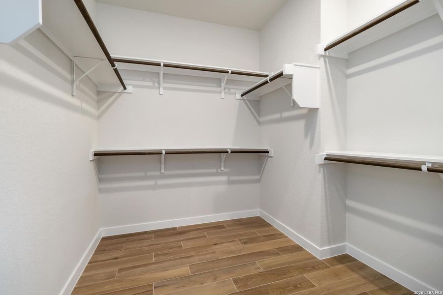 Spacious, unfurnished interior of a new home in Alamo Estates, San Antonio (Image 20).