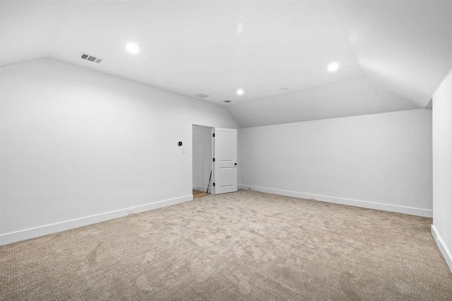 Spacious, unfurnished interior of a new home in , Dallas (Image 34).