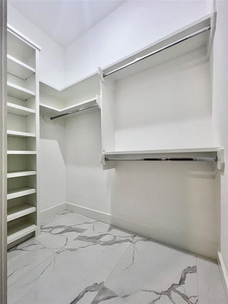 Spacious, unfurnished interior of a new home in , Dayton (Image 39).