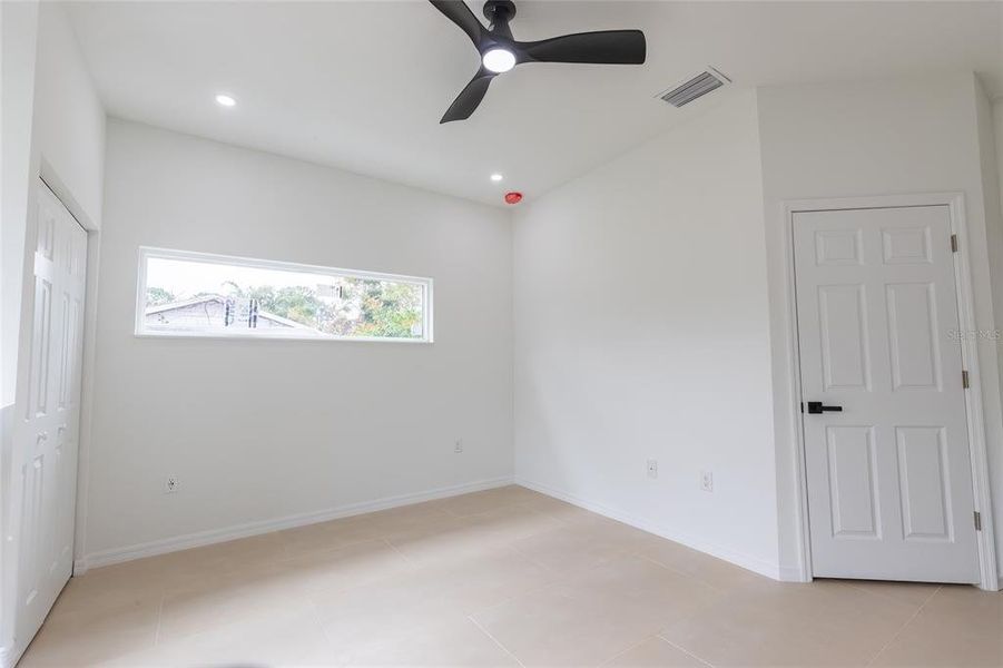 Spacious, unfurnished interior of a new home in , Sebring (Image 61).