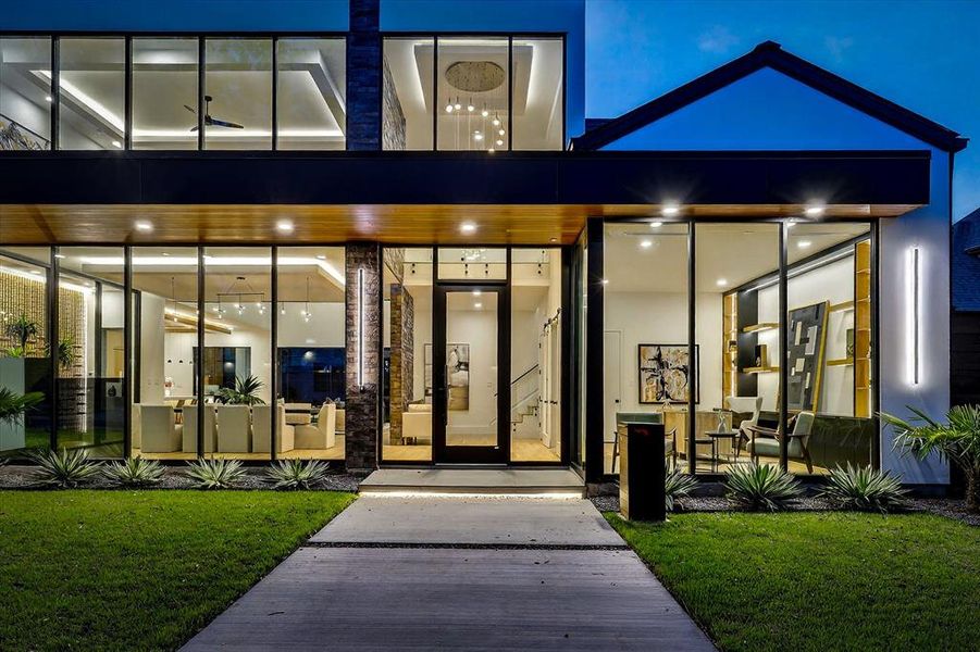 Exterior details and patio area of a home in , Dallas (Image 23).