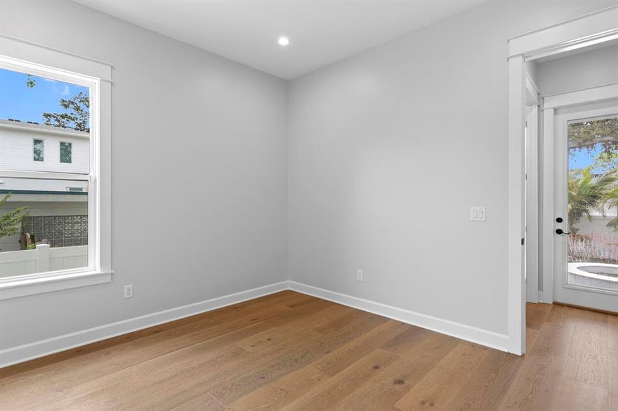 Spacious, unfurnished interior of a new home in , Tampa (Image 55).