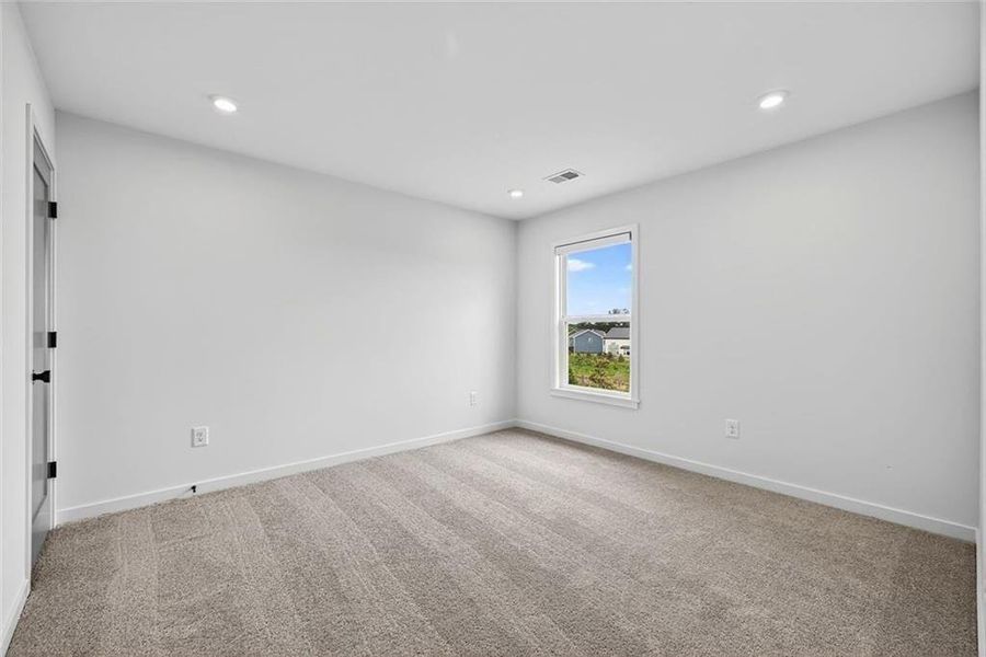Spacious, unfurnished interior of a new home in Sweetbay Farm, Lawrenceville (Image 18).