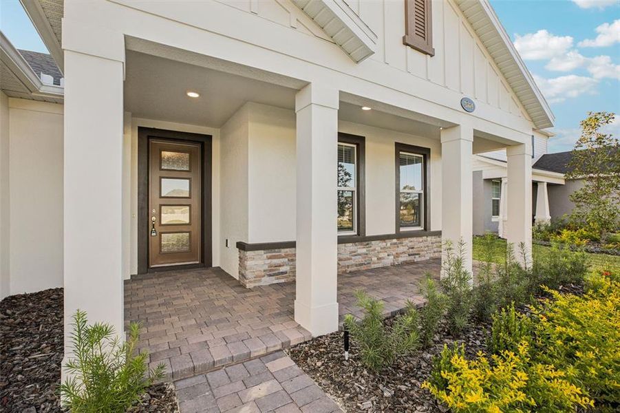 Exterior details and patio area of a home in Hawk's Overlook, Oviedo (Image 28).
