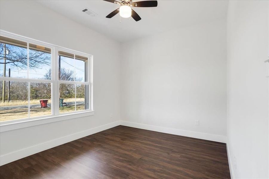 Spacious, unfurnished interior of a new home in , Sherman (Image 27).