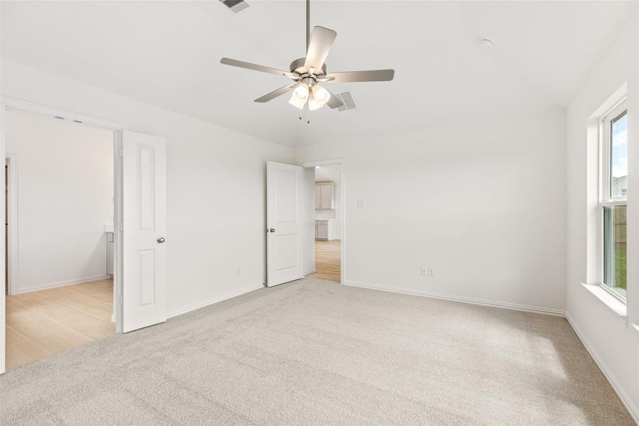 Spacious, unfurnished interior of a new home in Azalea, Katy (Image 13). Spacious, unfurnished interior of a new home in Azalea, Katy (Image 13).