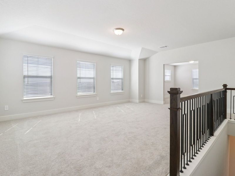 Spacious, unfurnished interior of a new home in Lark Canyon, New Braunfels (Image 24).