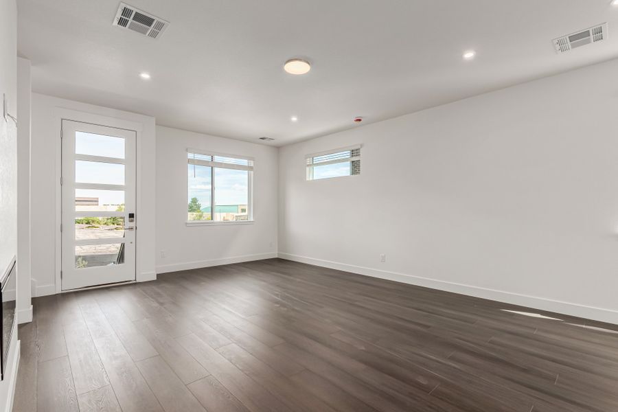 Spacious, unfurnished interior of a new home in Ascent at Inverness, Englewood (Image 19).
