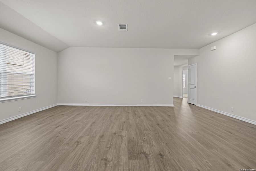 Spacious, unfurnished interior of a new home in Redbird Ranch, San Antonio (Image 23).