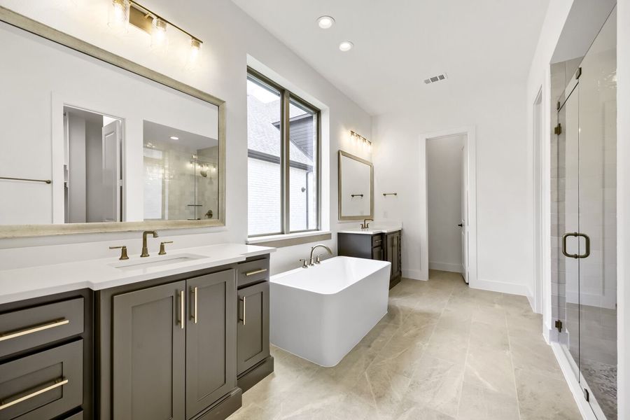 Plan 1645 Representative Photo - Main Bathroom