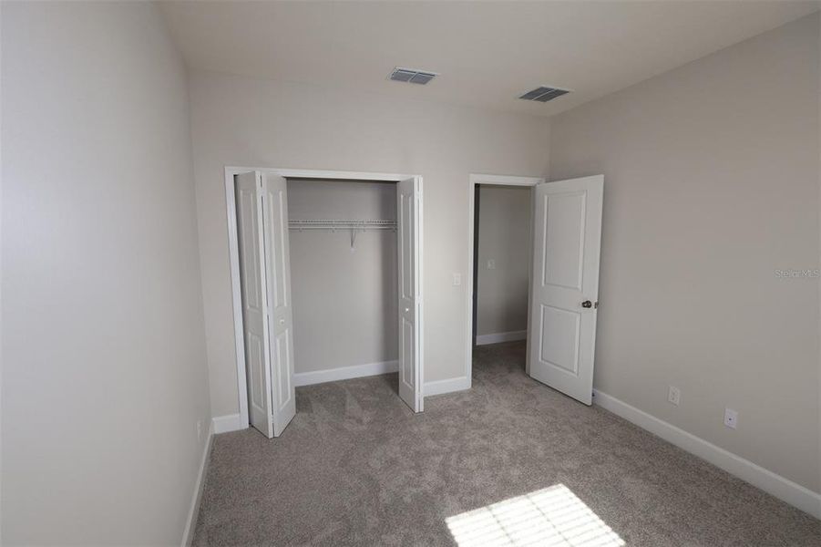 Spacious, unfurnished interior of a new home in Bay Lake Farms, St. Cloud (Image 43).