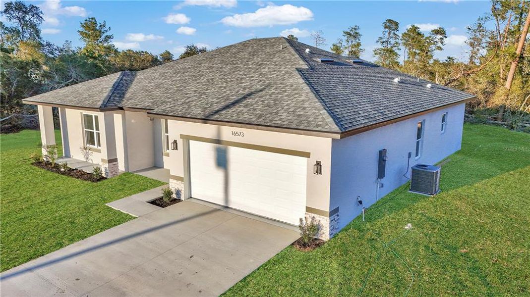 Exterior details and patio area of a home in , Ocala (Image 27).