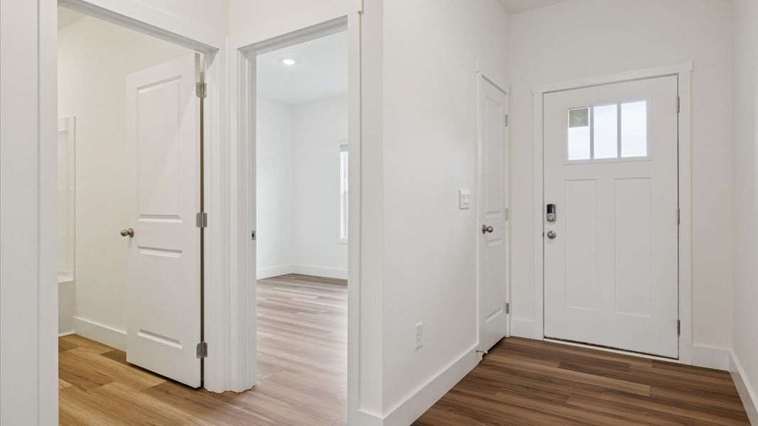 Spacious, unfurnished interior of a new home in Millstone Village, Morristown (Image 9).