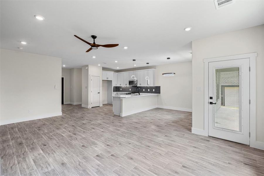 Spacious, unfurnished interior of a new home in , Granbury (Image 31).