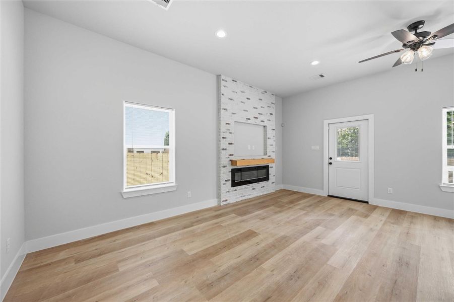 Spacious, unfurnished interior of a new home in , Houston (Image 23).