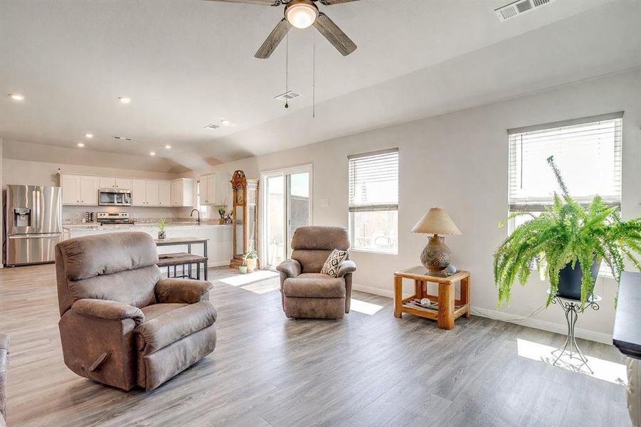 Furnished interior view inside a new home in Courtland Place, Cleburne (Image 11).