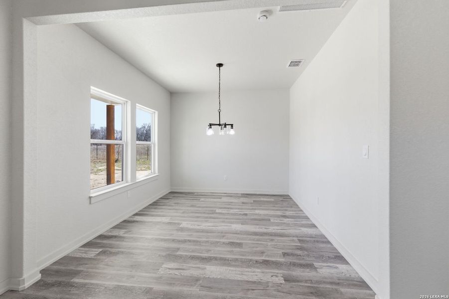 Spacious, unfurnished interior of a new home in , Floresville (Image 39).