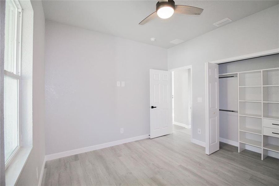 Spacious, unfurnished interior of a new home in , Sebring (Image 19).