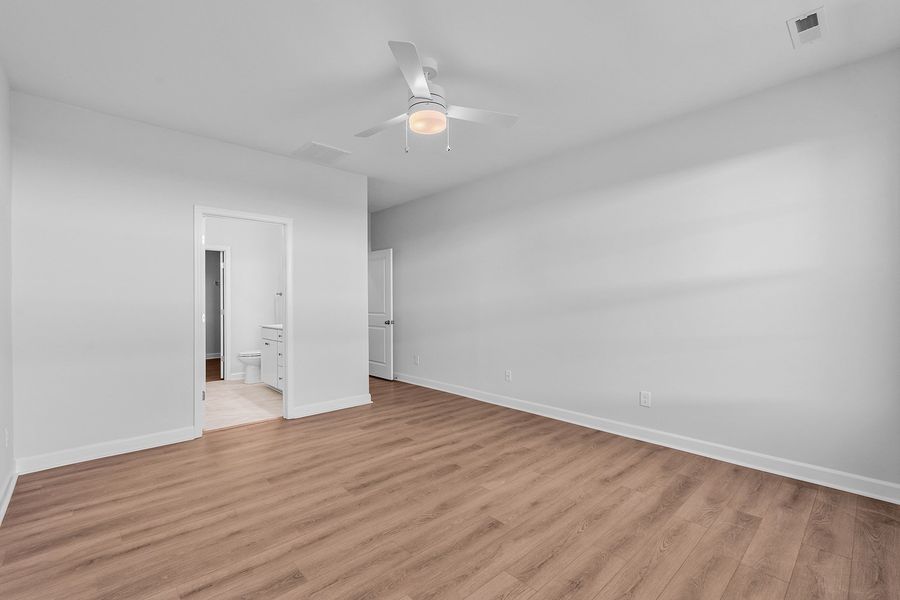Spacious, unfurnished interior of a new home in Hanes Lake, Winston-Salem (Image 26).