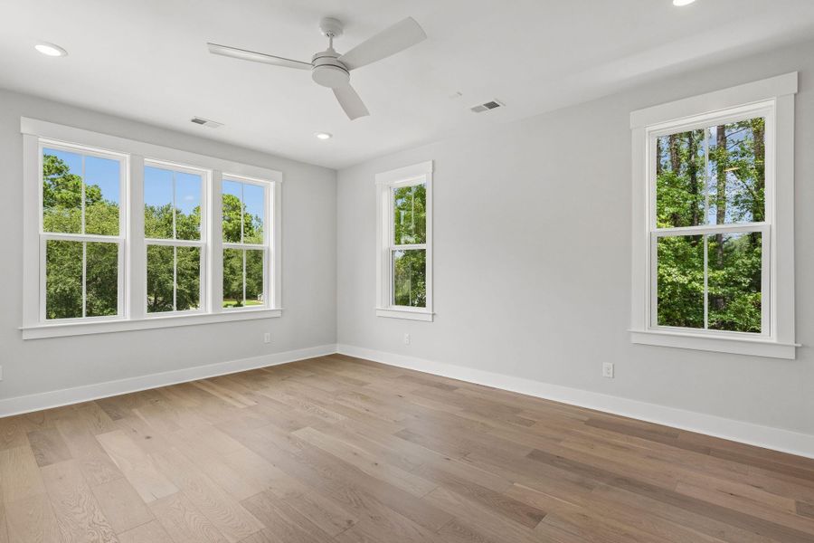 Spacious, unfurnished interior of a new home in , Wando (Image 58).