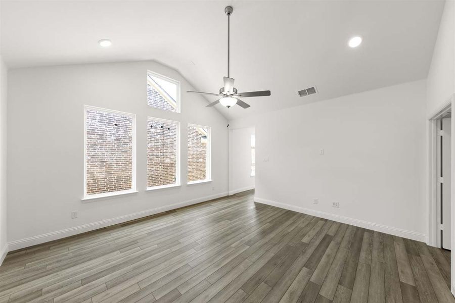 Spacious, unfurnished interior of a new home in Keeneland, Aubrey (Image 20).