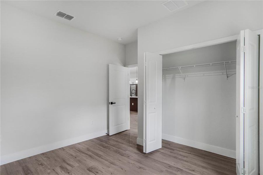 Spacious, unfurnished interior of a new home in , Citrus Springs (Image 33).