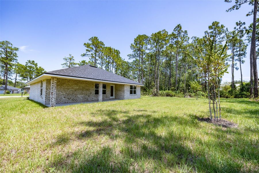 Exterior details and patio area of a home in Palm Coast, Palm Coast (Image 4).