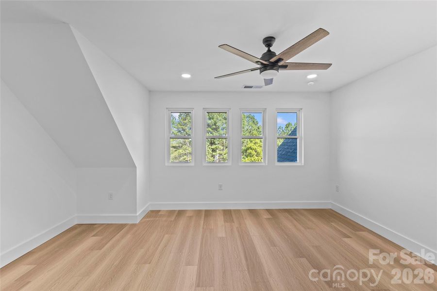 Bonus / Flex Room Bonus / Flex Room