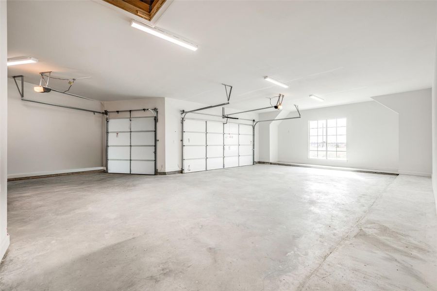 Spacious, unfurnished interior of a new home in Arborwood, Waller (Image 34).