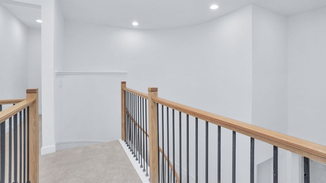 Spacious, unfurnished interior of a new home in Riceland, Mont Belvieu (Image 18).