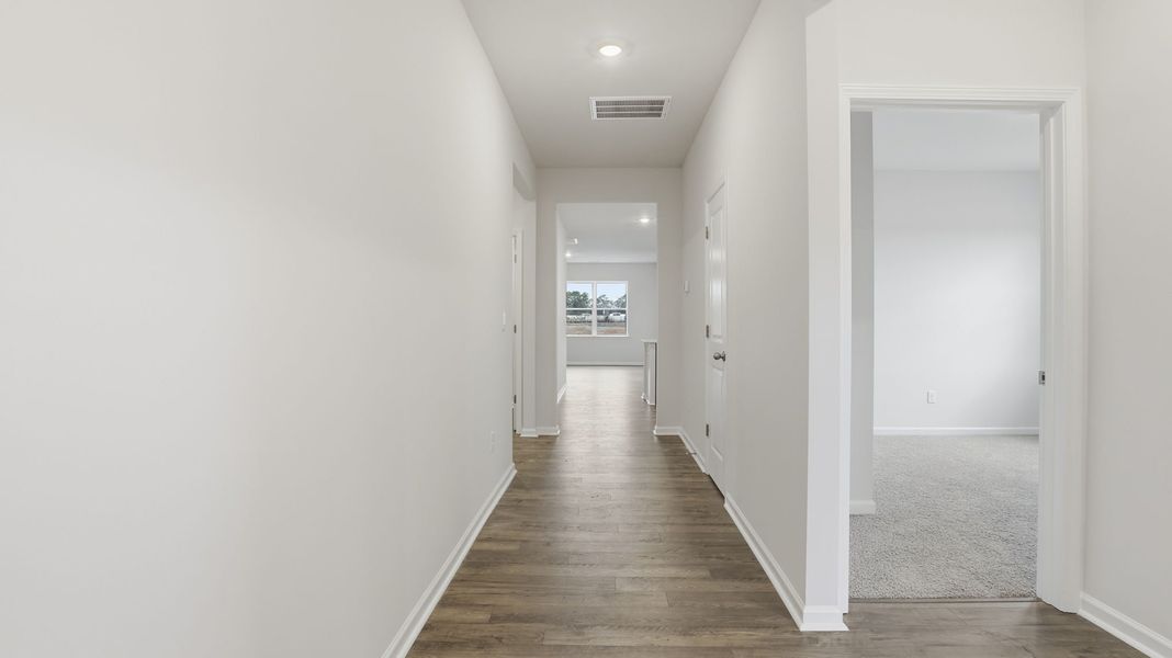 Spacious, unfurnished interior of a new home in Palmetto Valley, Anderson (Image 10).