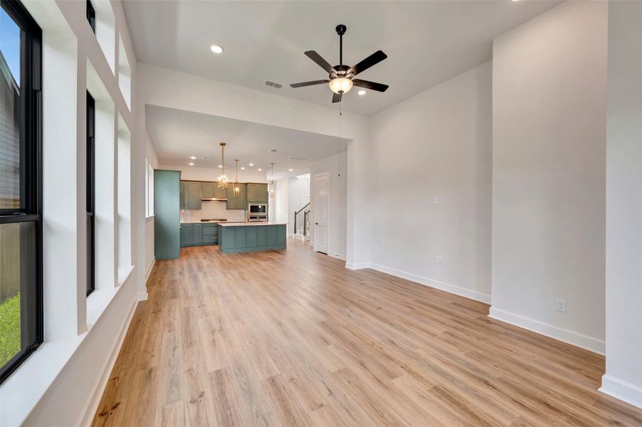 Spacious, unfurnished interior of a new home in Sienna - Landmark Row Collection, Missouri City (Image 16).