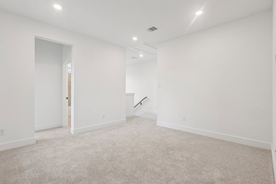 Spacious, unfurnished interior of a new home in Oakberry Trails, Waller (Image 6).