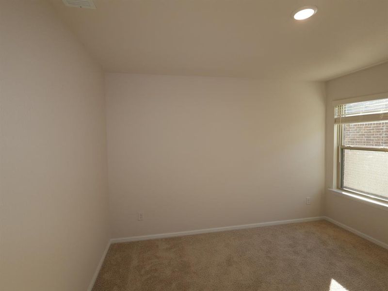 Spacious, unfurnished interior of a new home in Sanderos, Fort Worth (Image 15).