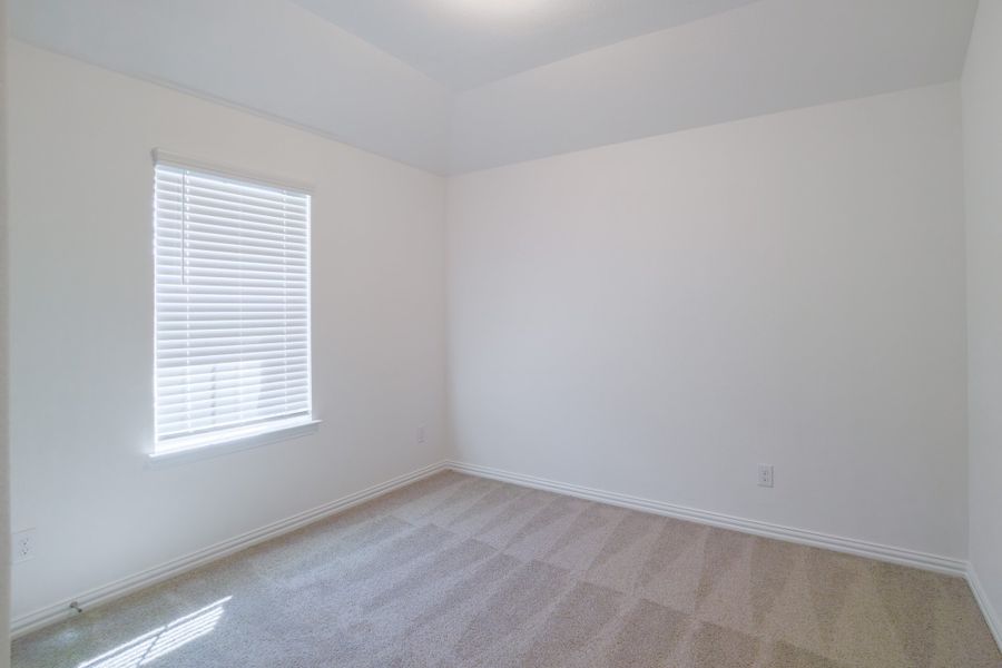 Spacious, unfurnished interior of a new home in Verandah, Royse City (Image 27).