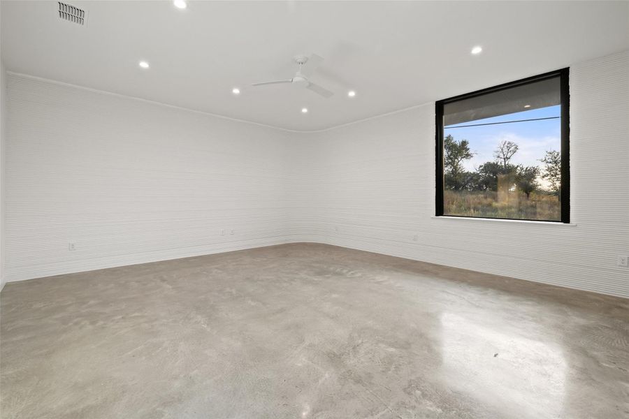 Spacious, unfurnished interior of a new home in Wimberley Springs, Wimberley (Image 31).