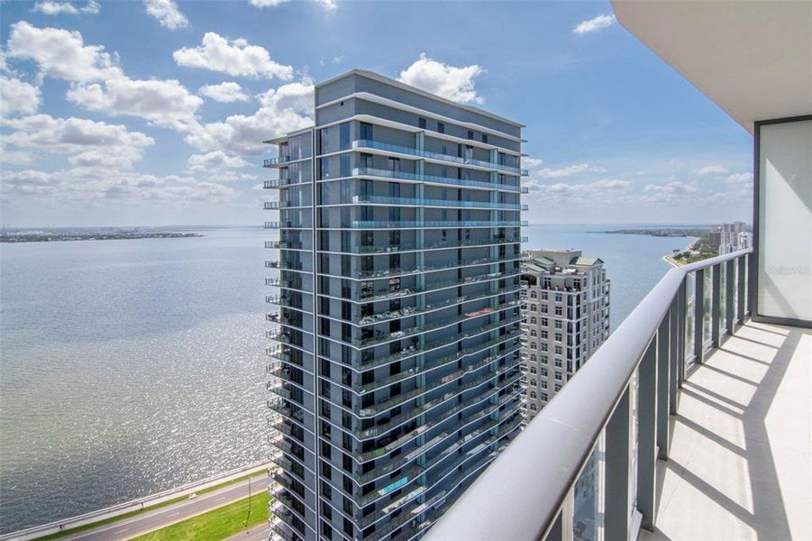 Condo located in Tampa, FL showcasing its design and architecture (Image 3). Condo located in Tampa, FL showcasing its design and architecture (Image 3).