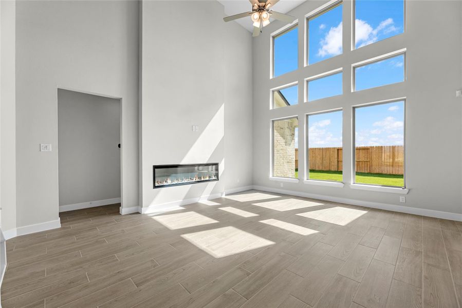 Spacious, unfurnished interior of a new home in Cross Creek West, Fulshear (Image 24).
