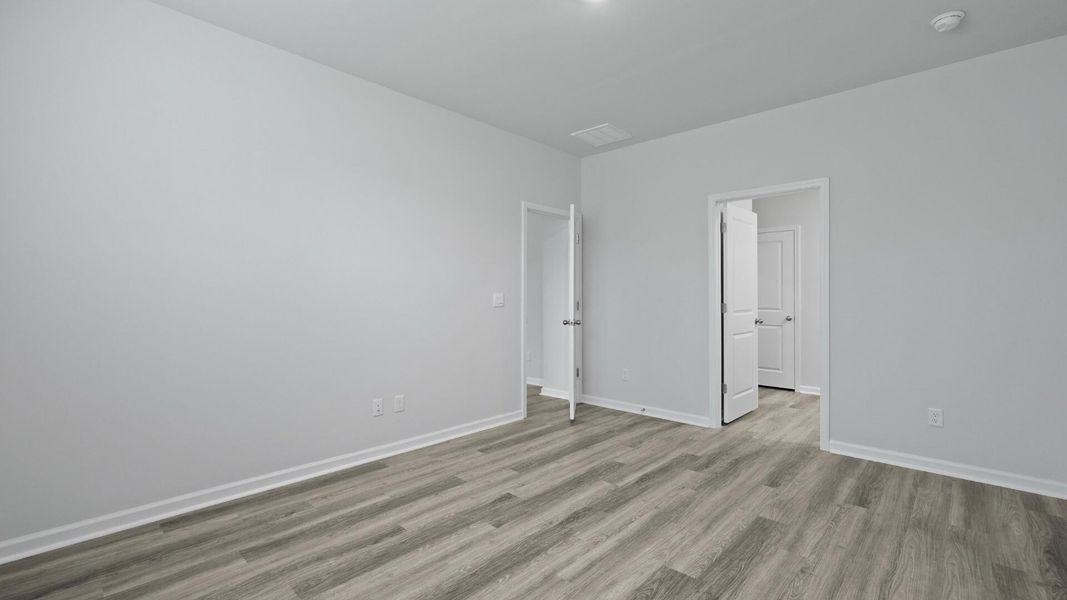 Spacious, unfurnished interior of a new home in Carolina Groves, Moncks Corner (Image 18).