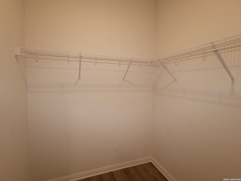 Spacious, unfurnished interior of a new home in Mesquite Ridge, San Antonio (Image 19).