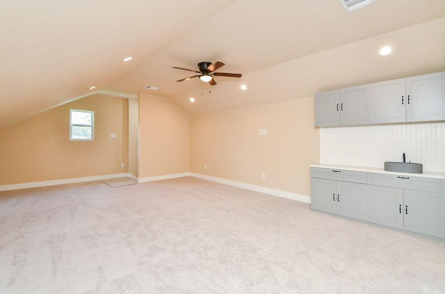 Spacious, unfurnished interior of a new home in , Sugar Land (Image 22).