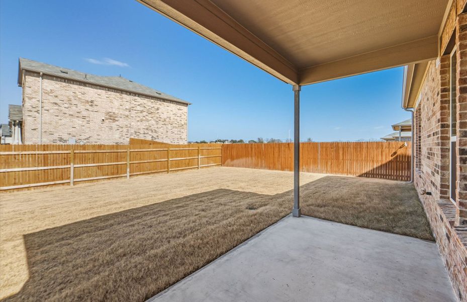 Exterior details and patio area of a home in Lagos, Manor (Image 29).