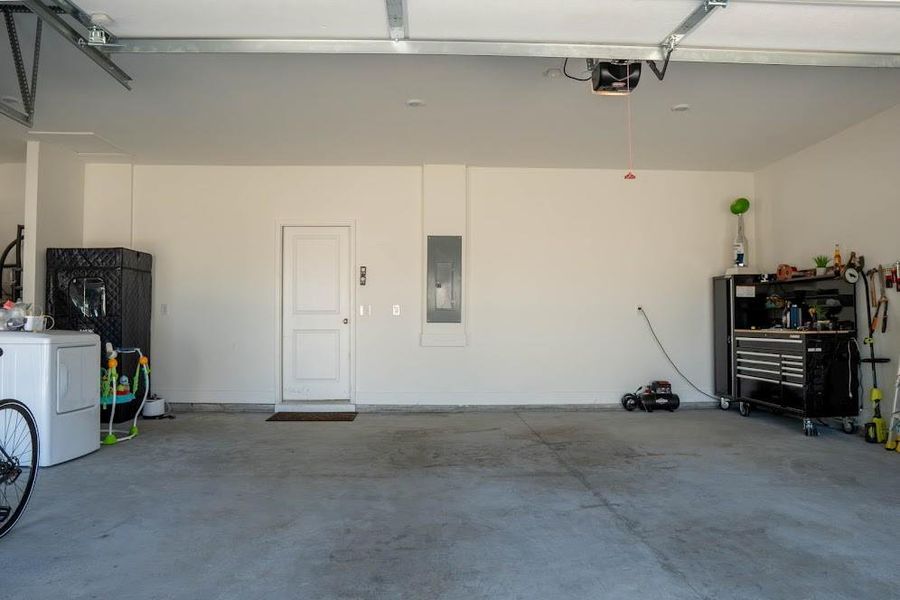 Spacious, unfurnished interior of a new home in Park at Ansleigh Farms, Dallas (Image 41).