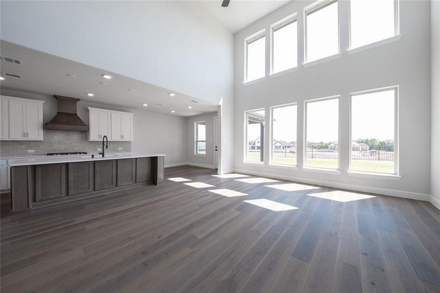 Furnished interior view inside a new home in Heath Golf and Yacht Club, Heath (Image 4).