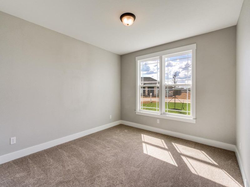 Spacious, unfurnished interior of a new home in Las Palomas Country Club Estates, La Vernia (Image 20).