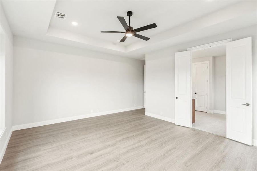 Spacious, unfurnished interior of a new home in Somerset Classic 70s & 80s, Mansfield (Image 23).