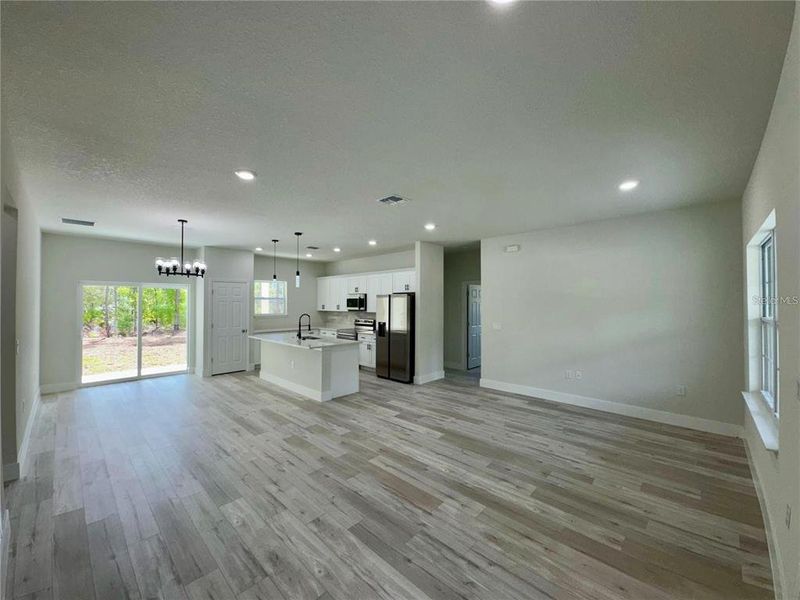 Spacious, unfurnished interior of a new home in , Citrus Springs (Image 20).