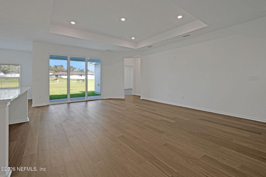 Spacious, unfurnished interior of a new home in Jennings Farm, Middleburg (Image 32).