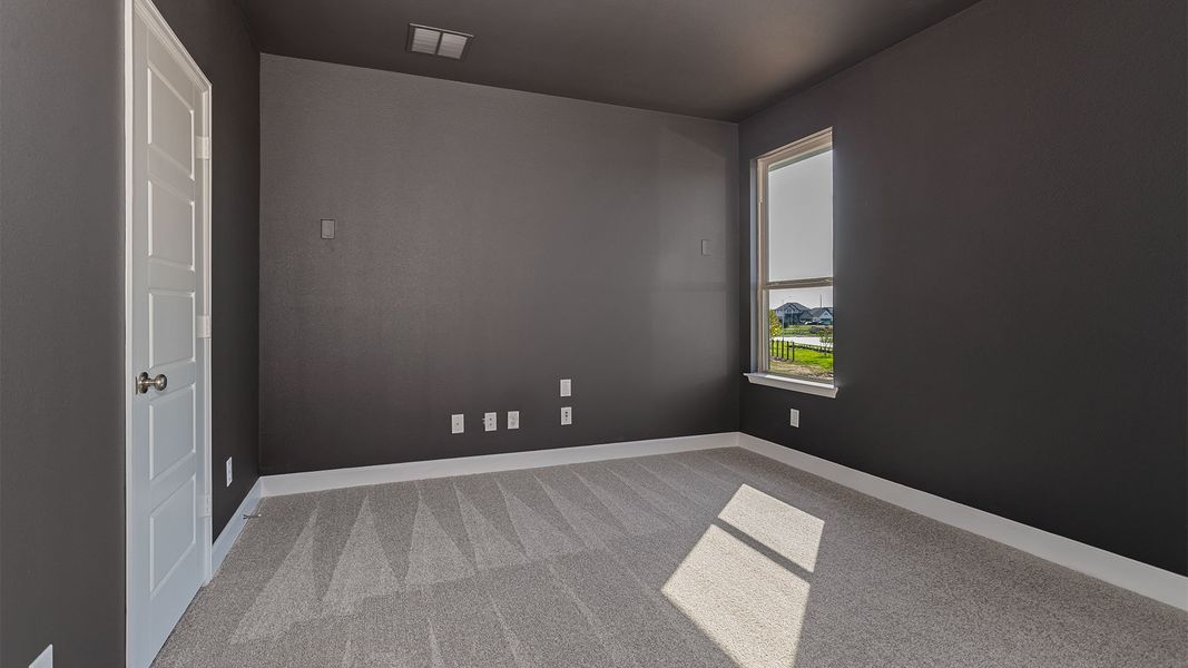 Spacious, unfurnished interior of a new home in Lakes of Cane Island, Katy (Image 16).